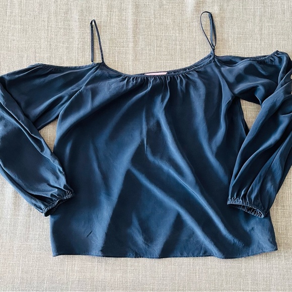 Lilly Pulitzer Candice Cold Shoulder Top 100% Silk True Navy, Sz Medium - Picture 6 of 9